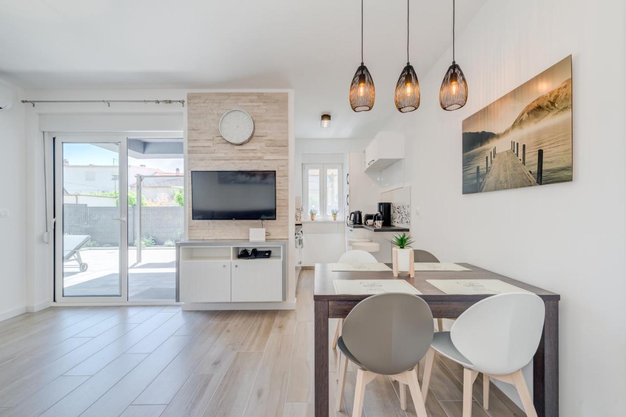 New, Private Heated Swimming Pool, Free Parking, Trogir Centar Apartment Ngoại thất bức ảnh
