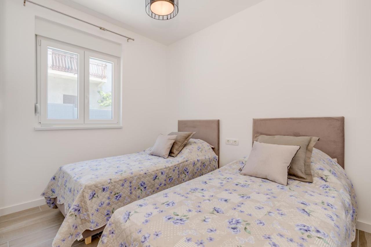 New, Private Heated Swimming Pool, Free Parking, Trogir Centar Apartment Ngoại thất bức ảnh