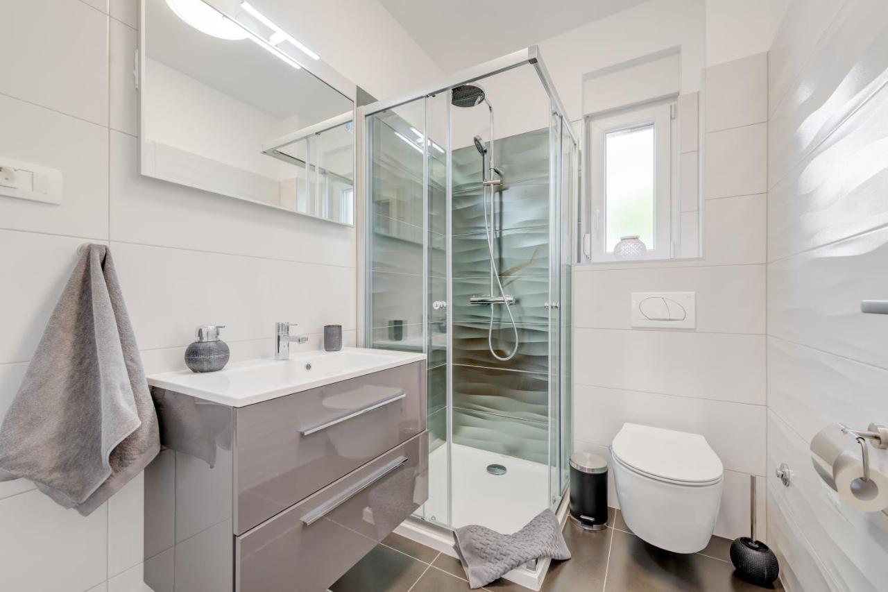 New, Private Heated Swimming Pool, Free Parking, Trogir Centar Apartment Ngoại thất bức ảnh
